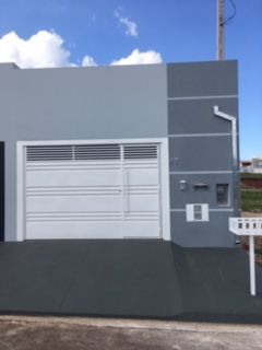 Casa - Aluguel - L�via - Botucatu - SP