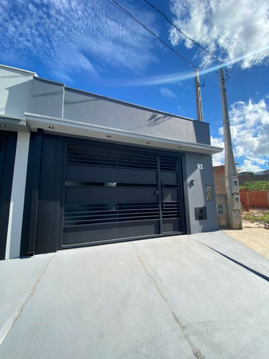 Casa - Venda - L�via - Botucatu - SP